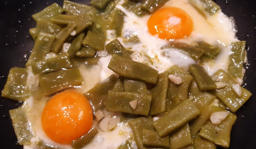 JUDIAS VERDES SALTEADAS CON HUEVOS judias-verdes-salteadas-con-huevo-de-la-abuela-maria