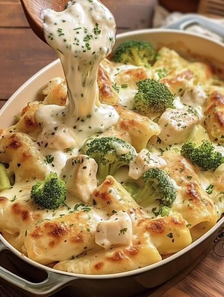 Creamy Broccoli and Chicken Pasta Bake 462891697_566275652634345_9167154427035005404_n